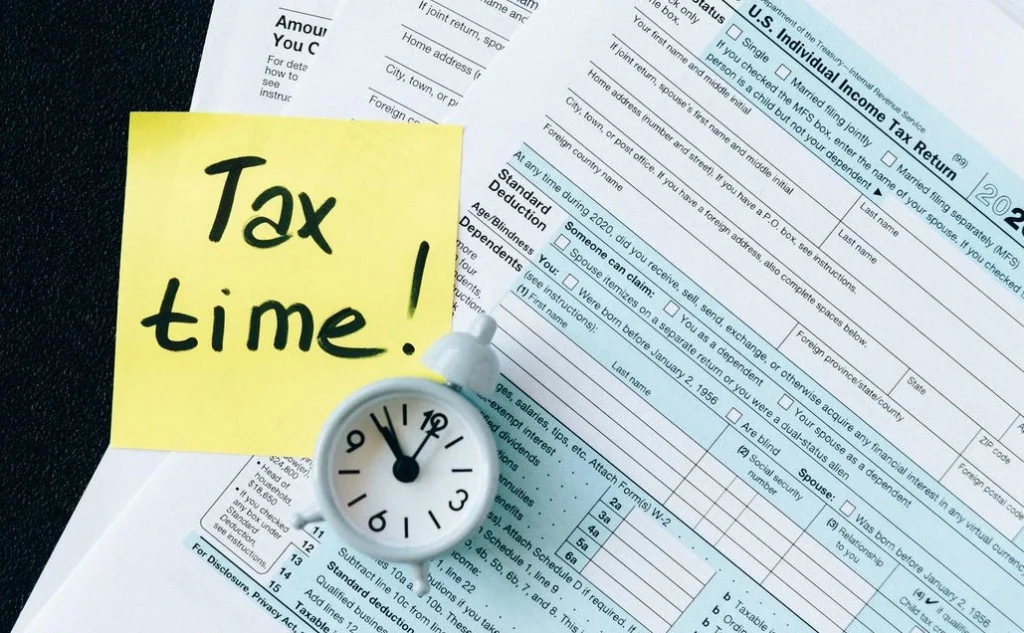 Maximizing Efficiency: How Payroll Service Providers Can Ease Your Tax Season Stress