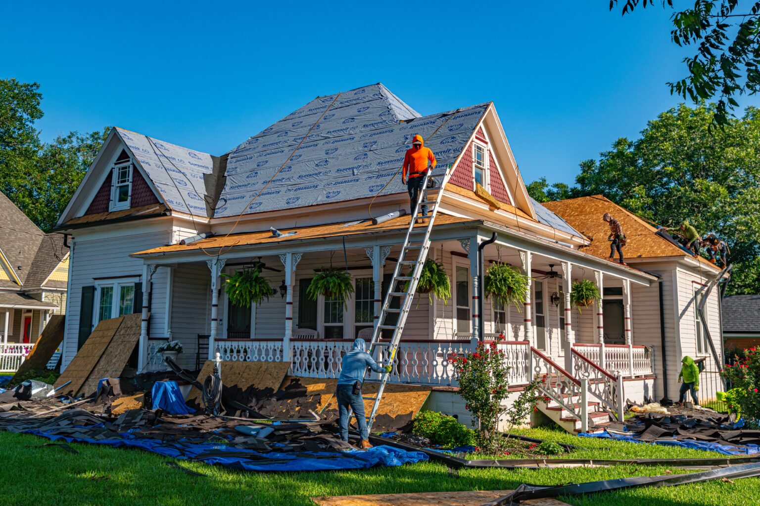 Beyond Appearance: When Is the Right Time to Invest in a Siding Replacement?